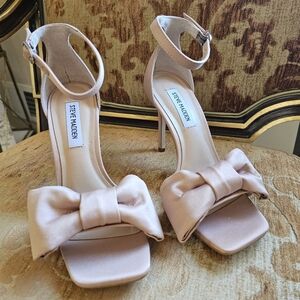Steve Madden Trusty Blush Satin Heel. Sizes 6.5 and 7.